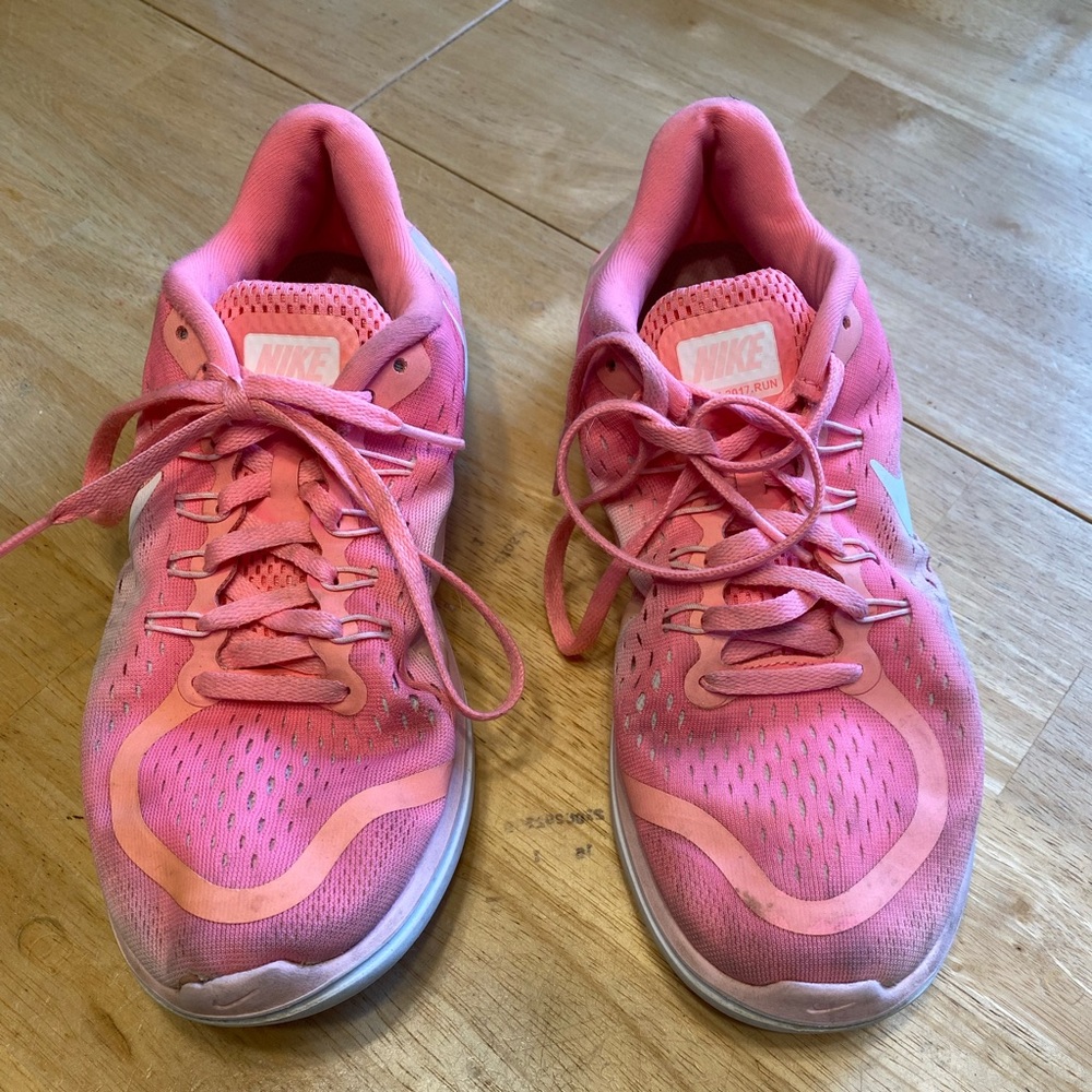 Nike Womens Flex Run Pink Sneakers